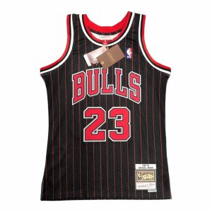 Camiseta Chicago Bulls Mitchell & Ness – Michael Jordan #23 Negra Retro